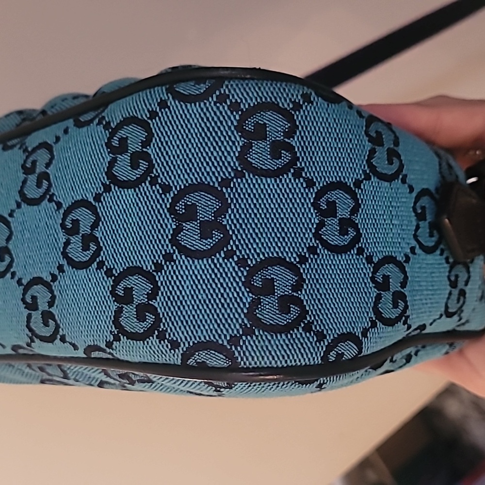 Gucci Marmont Camera Bag - Picture 5 of 6